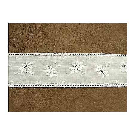 BRODERIE ANGLAISE ENTRE 2 blanche