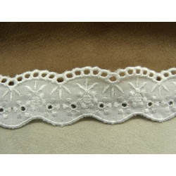Broderie anglaise -2