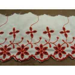 BRODERIE ANGLAISE  FOND BLANC- 7 cm /5 cm-ROUGE