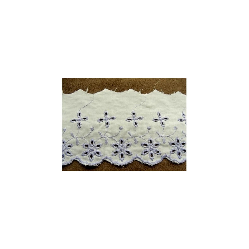 BRODERIE ANGLAISE  COTON FOND BLANC &violet
