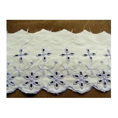 BRODERIE ANGLAISE  COTON FOND BLANC &violet