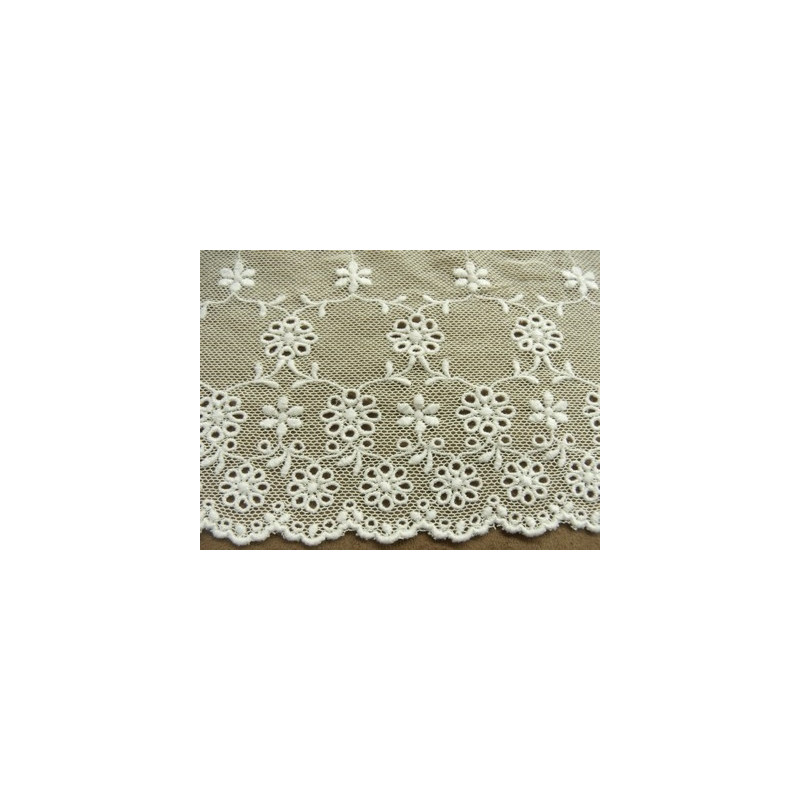 DENTELLE sur maille crême - 13 cm- brodée blanc