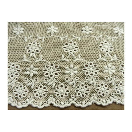 DENTELLE sur maille crême - 13 cm- brodée blanc