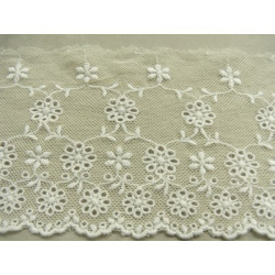 DENTELLE sur maille crême - 13 cm- brodée blanc