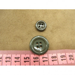 bouton acrylique gris foncé  à 4 trous