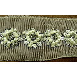  et strass  sur tulle et voile
