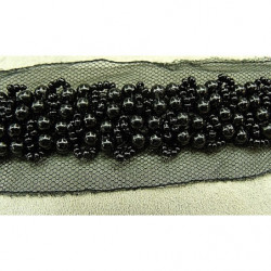 ruban perlé et strass brodée sur tulle et voile noir