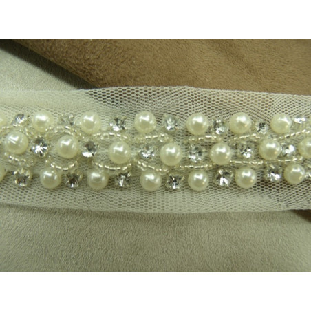 ruban perlé nacré sur strass argenté ruban perlé nacré sur strass argenté