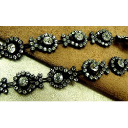 ruban grand strass entouré de 12 petit strass