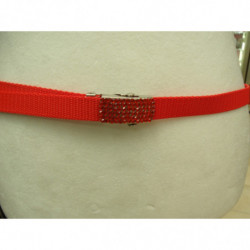 ceinture polyprofene rouge sur boucle en metal argent avec strass rouge