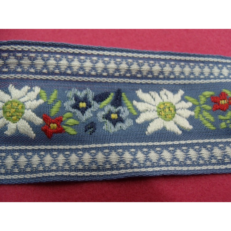 ruban brodé motif fleurs 