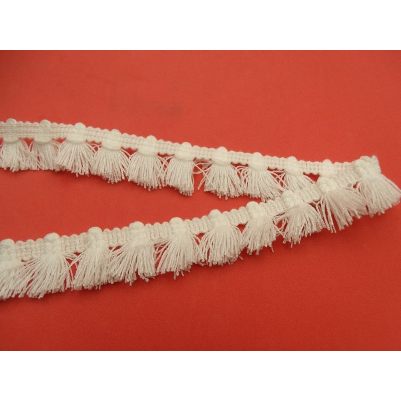 ruban pompom blanc