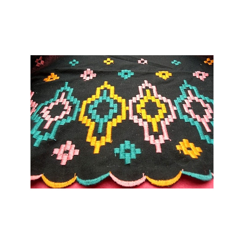 BRODERIE coton etnic multicolore sur fond noir