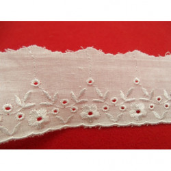 BRODERIE ANGLAISE blanche  4 cm