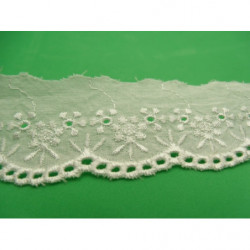 BRODERIE ANGLAISE blanche 3