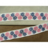 ruban fantaisie motif fleurs rose et bleu sur fond blanc 2.5 cm