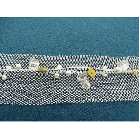 ruban blanc cassé avec perle et sequin sur maille