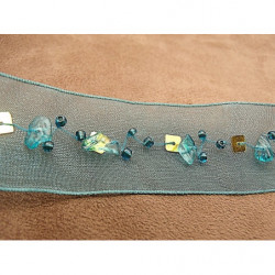 ruban bleu avec perle et sequin sur organza