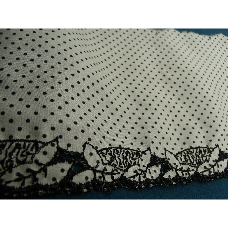 broderie noire et blanche