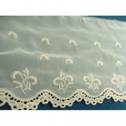 broderie beige clair sur voile de coton