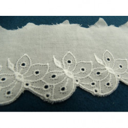 broderie anglaise blanche motif papillon 5 cm 