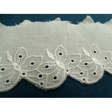 broderie anglaise blanche motif papillon 5 cm 
