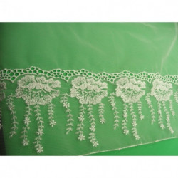  20 cm/ hauteur de broderie 10 cm