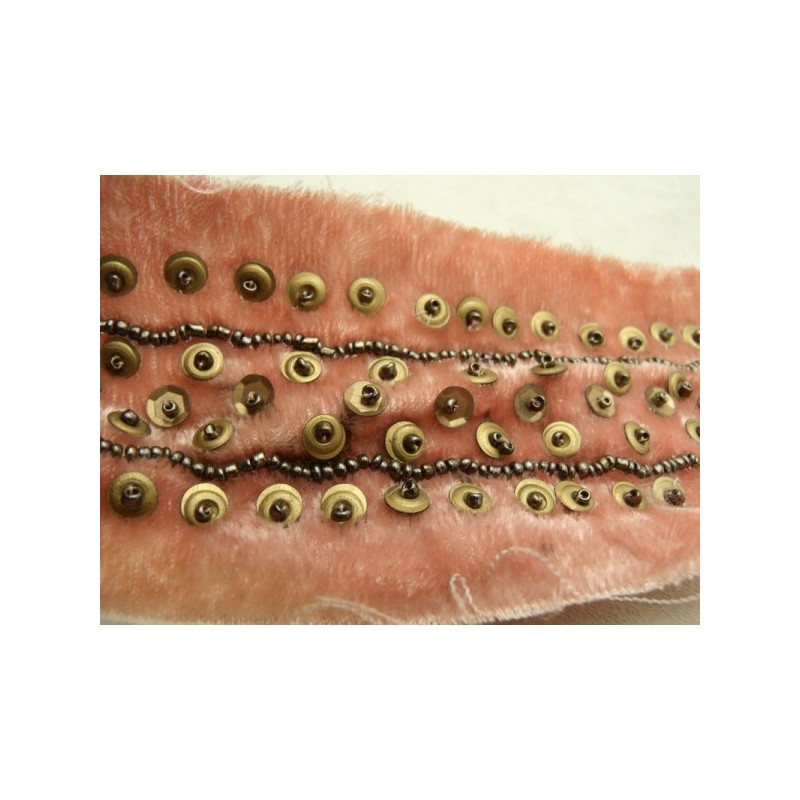 ruban velours saumon brodé avec perles rondes et oeillet métal bronze 7 cm
